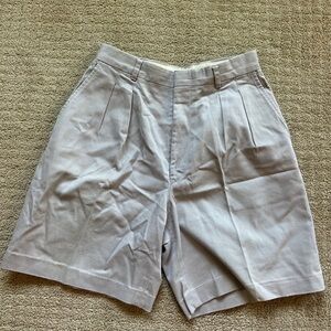 The perfect vintage Eddie Bauer pleated shorts.. sz. 8